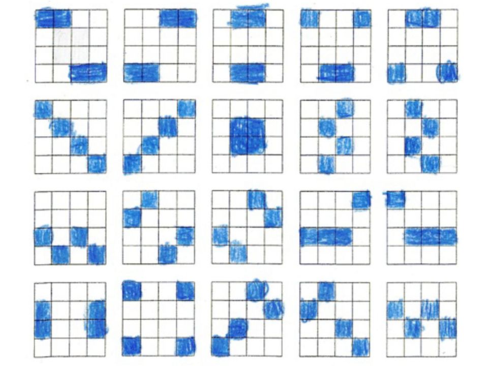 Abbildung eines Schülerdokuments zur Lernumgebung Vierersummen. 20 Quadrate mit jeweils 4 mal 4 Kästchen. Dabei wurden in jedem Quadrat 4 Kästchen mit unterschiedlicher Anordnung blau gefärbt.