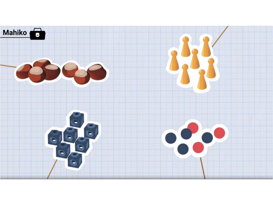 Abbildung aus einem Mahiko-Video zur Förderung des Stellenwertverständnisses. Ausschnitt 1: 7 Kastanien. Ausschnitt 2: 7 Steckwürfel. Ausschnitt 3: 7 Spielfiguren. Ausschnitt 4: 7 Plättchen.